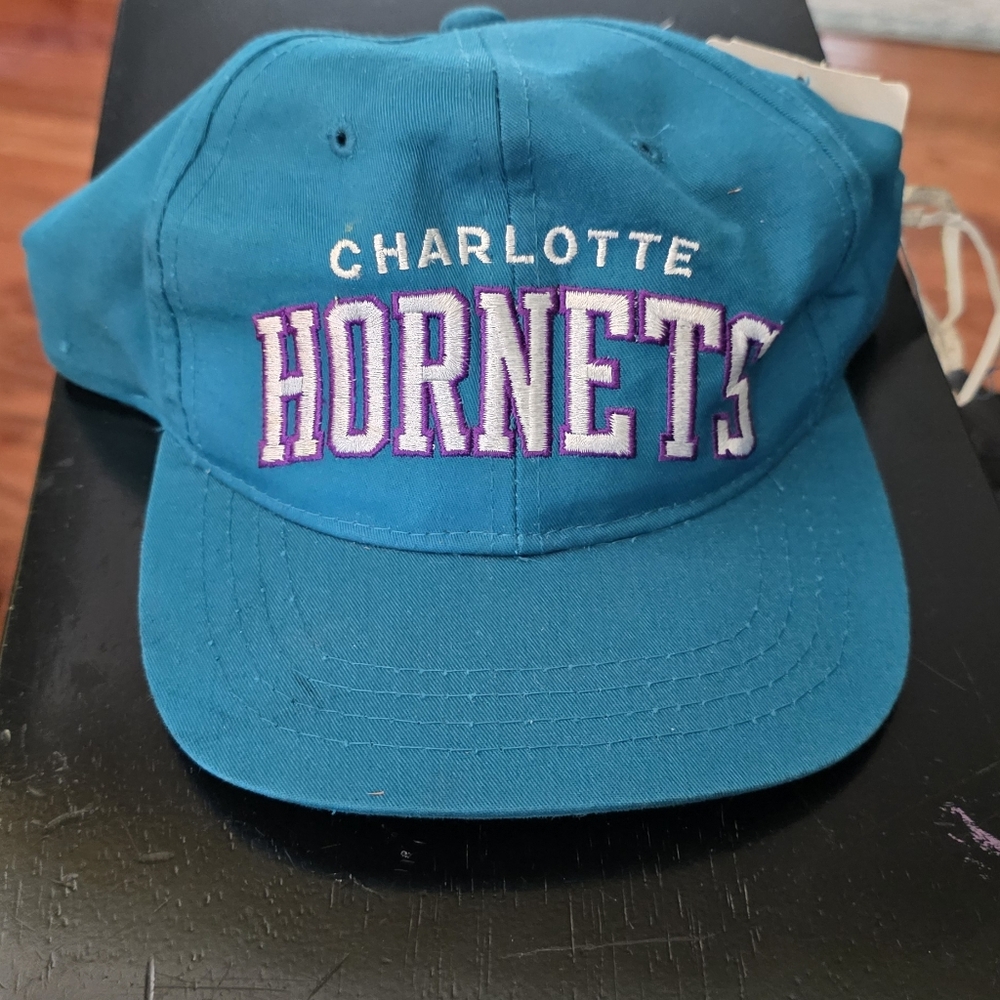 New Vintage 90s CHARLOTTE HORNETS Starter Snapback Cap. Youth Size